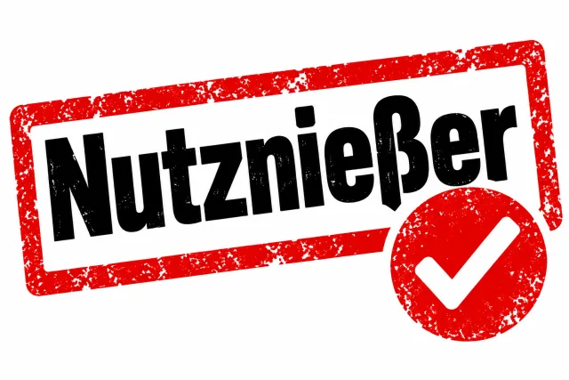 “Nutznießer – Approved” Sticker – German Stamp-Style Design